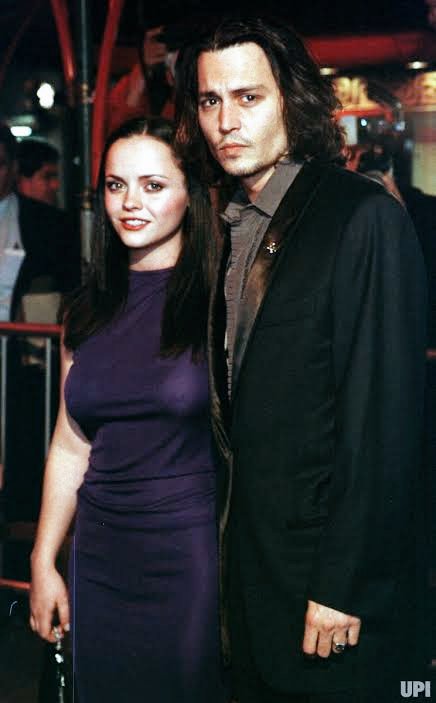  #ChristinaRicci on  #JohnnyDepp "I've known him so long,he's protective of me as an older brother & it's weird to think of having such scenes with him. So we know enough about each other to laugh at it" #FearAndLoathingInLasVegas(1998) #SleepyHollow(1999) #TheManWhoCried(2000)