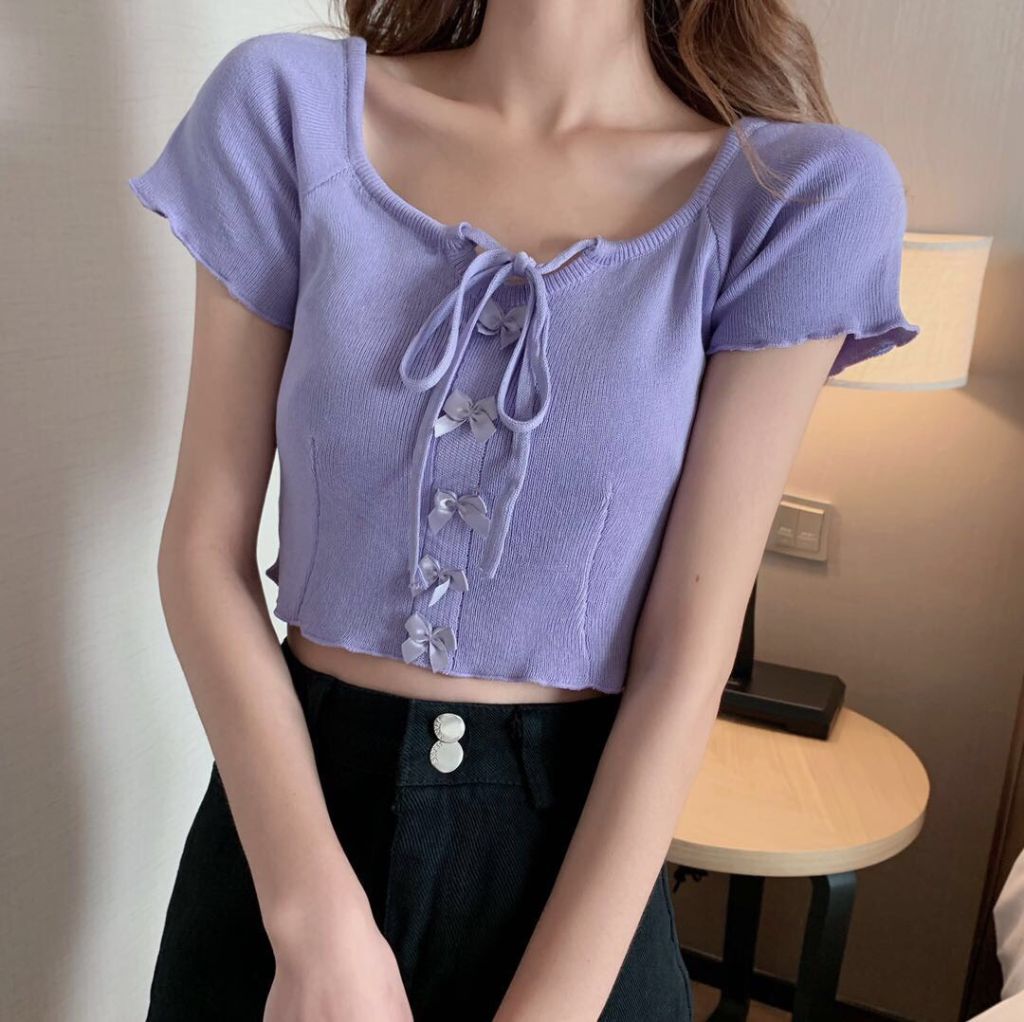 JIMMY_STORE9999's tweet photo. #พร้อมส่ง ต่อกันด้วยครอปแขนสั้น ผูกโบว์ด้านหน้า สวยมาก 
มี 6 สีค่า ม่วง ฟ้า ขาว ดำ เหลือง เขียว 
ออกทางพาสเทลน้าาา ลายละเอียดน่าร้าก
รอบอก 28-40 ยาว14.5 นิ้ว 

ราคา 190.- ค่าส่ง 30/50 ตัวถัดไป+10 
#ส่งต่อเสื้อผ้า
#มู่หลาน https://t.co/TJkKPwrANR