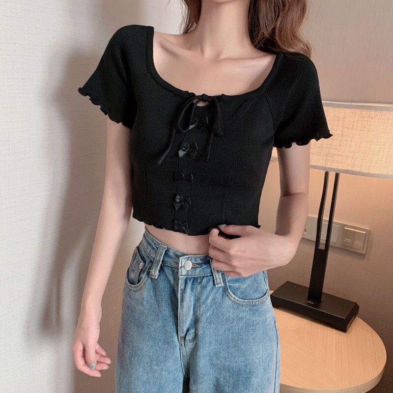 JIMMY_STORE9999's tweet photo. #พร้อมส่ง ต่อกันด้วยครอปแขนสั้น ผูกโบว์ด้านหน้า สวยมาก 
มี 6 สีค่า ม่วง ฟ้า ขาว ดำ เหลือง เขียว 
ออกทางพาสเทลน้าาา ลายละเอียดน่าร้าก
รอบอก 28-40 ยาว14.5 นิ้ว 

ราคา 190.- ค่าส่ง 30/50 ตัวถัดไป+10 
#ส่งต่อเสื้อผ้า
#มู่หลาน https://t.co/TJkKPwrANR
