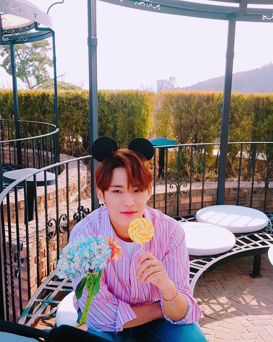 note : oh also , just random okay .. i dont put any specific date bcs i randomly save the photos in my gallery for mingyu& #39;s ig folder