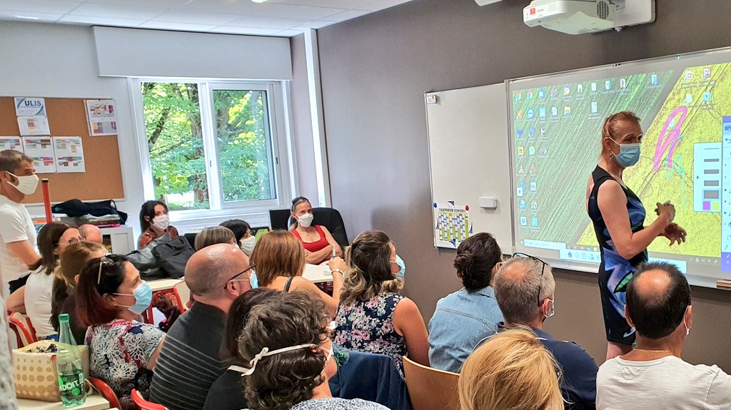 Lautreamont65's tweet photo. #lyceeNumerique formation des enseignants : mieux exploiter les vidéo-projecteurs interactifs dans la pédagogie ...@actoulouse @Occitanie @DSDEN65 @DaneTlse https://t.co/RlxG0tSpYv
