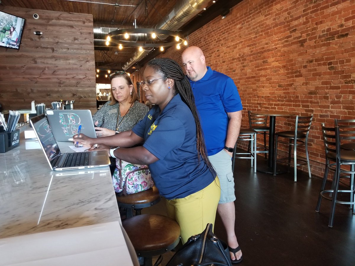 mjharada5's tweet image. 1st stop is the new restaurant Crust &amp;amp; Craft w/ owner Kevin Anderson talking about how you start a new business! @Dr_Douglas_ELMS @hlpickett @ELMS_HCS @LearnInHenry @MASuddeth @SocialSt_HCS @LeahWetzler @melissa_shaddix #expectexceptional #RemoteLearningInHenry #eaglestrong