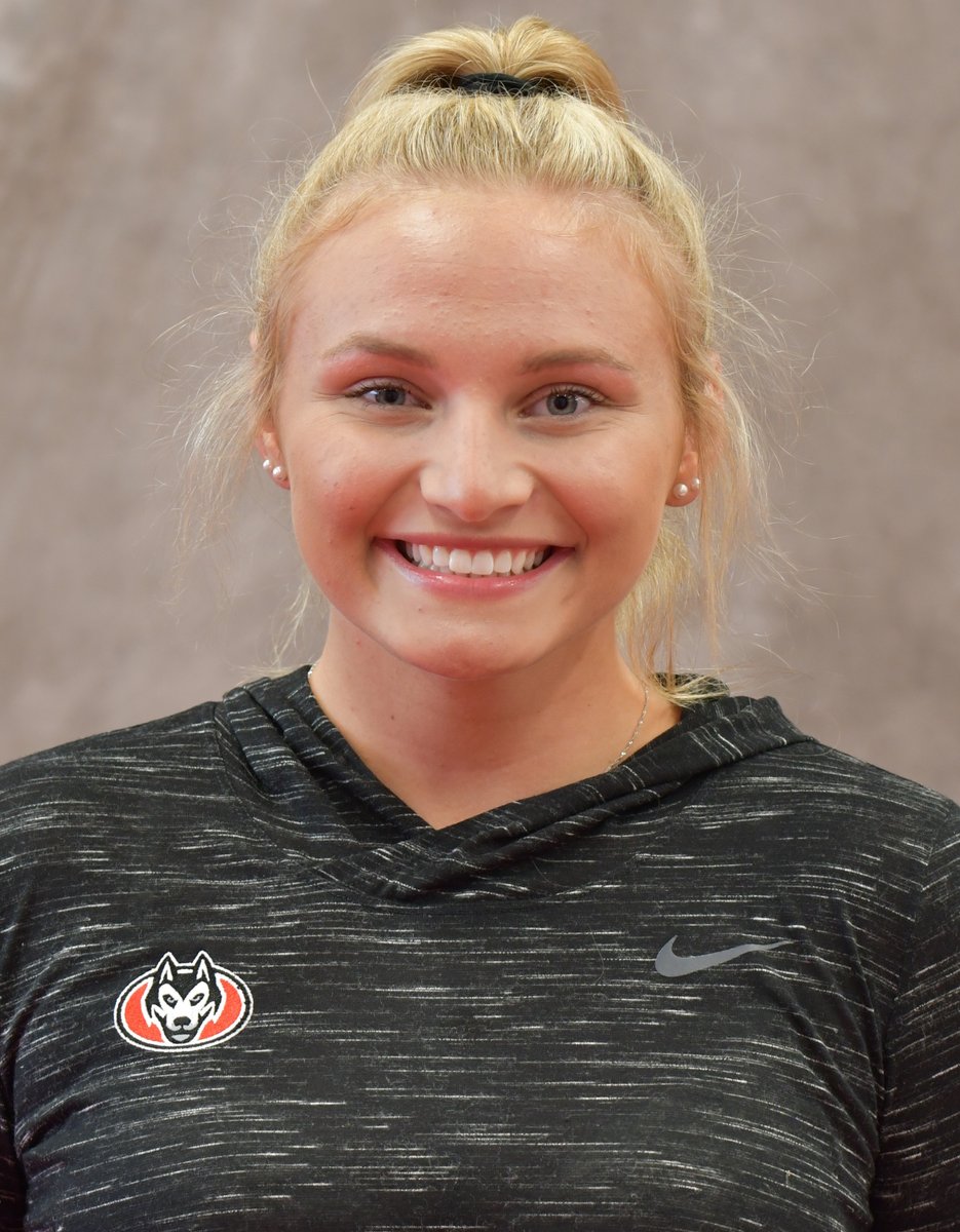 WCHA_WHockey's tweet photo. .@SCSUHUSKIES_WHK's @oliviacvar_18 tied for 5⃣th in scoring among #WCHA rookies in 2019-20 with 1⃣5⃣ points and led all league newcomers in goals with 🔟. #SuperSophs

#WeAreWCHA | #unleashSCSU https://t.co/1knQh23Bn4