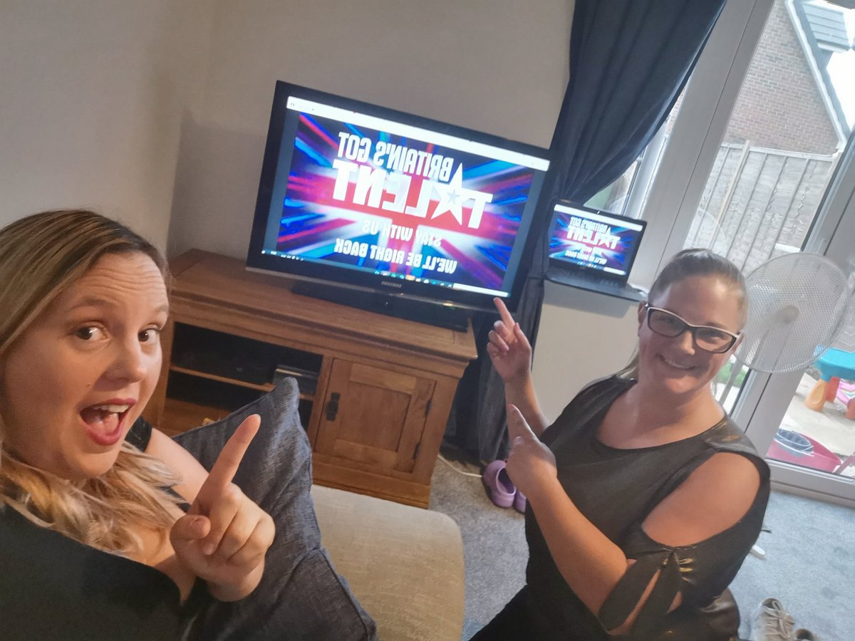 RhiDudzik's tweet photo. @Andyshowbiz watching BGT https://t.co/2tBXXhyFXe