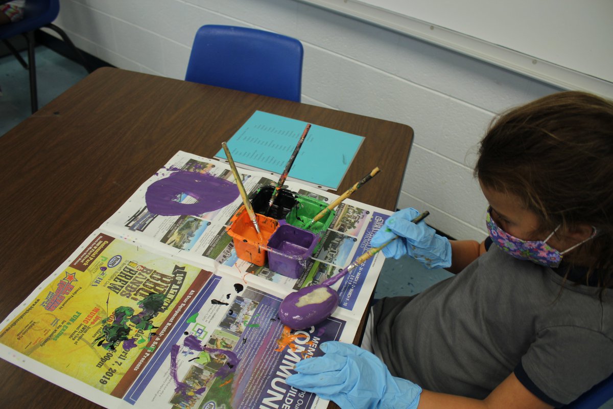 canterburyftmy's tweet photo. Please join us in celebrating Canterburyโs One Den Initiative! This #FunFriday, we want to highlight our Kindergarten students having fun! They are painting rocks that will soon go in the garden next to the Sensory Path. #OneDenCanterbury #OneDen #cburyproud https://t.co/ybvx559SWD