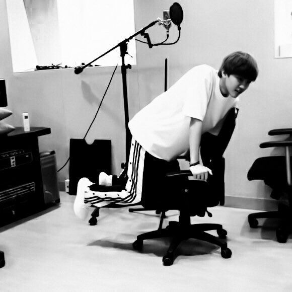 000changprab's tweet photo. ♯    x̸  ᱸ . 、(C-hangPrab) * ยพท ลฟตท *  🃏 𓏸 https://t.co/h96M9cS5LQ