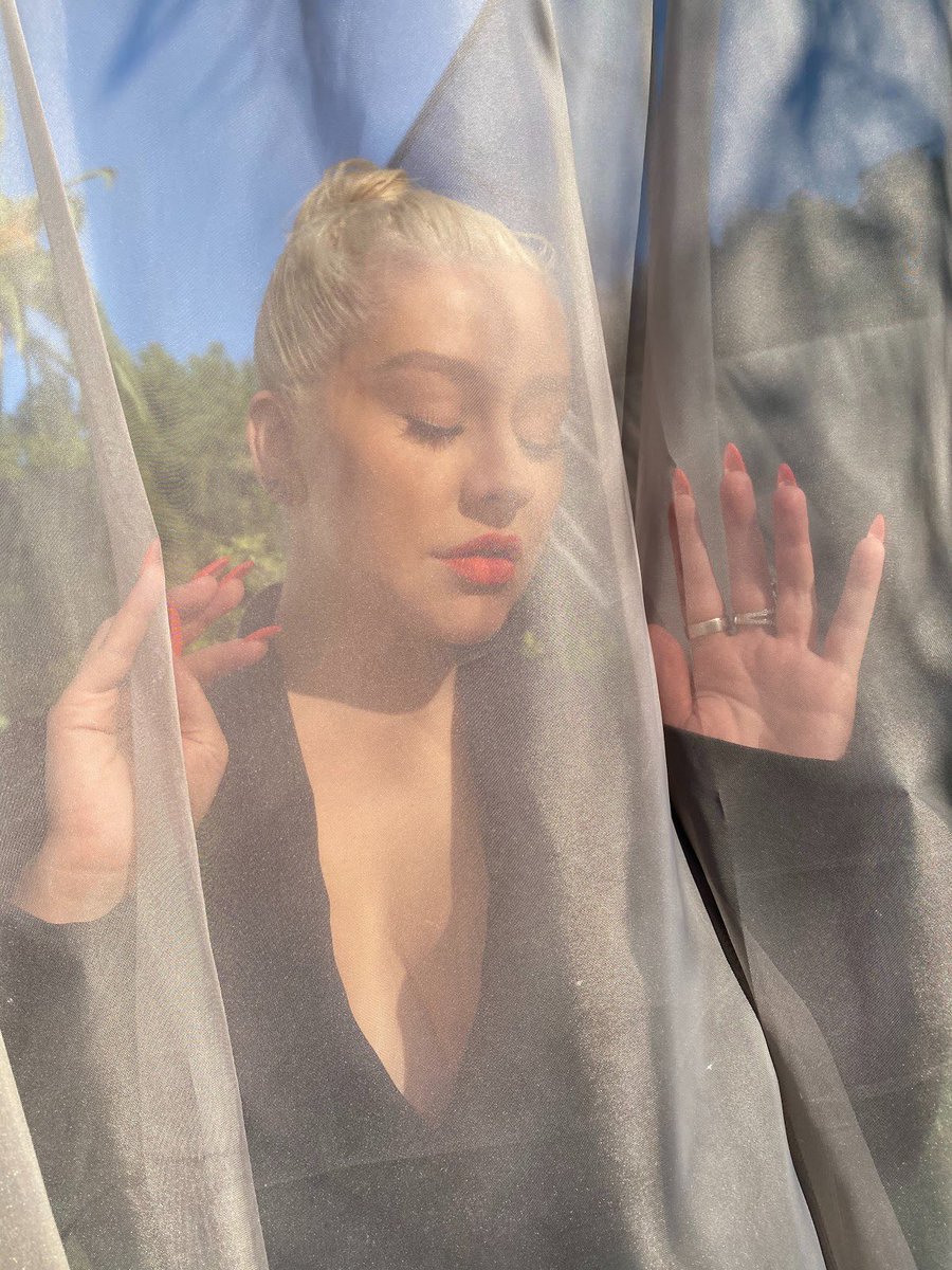 Christina Aguilera tweet media