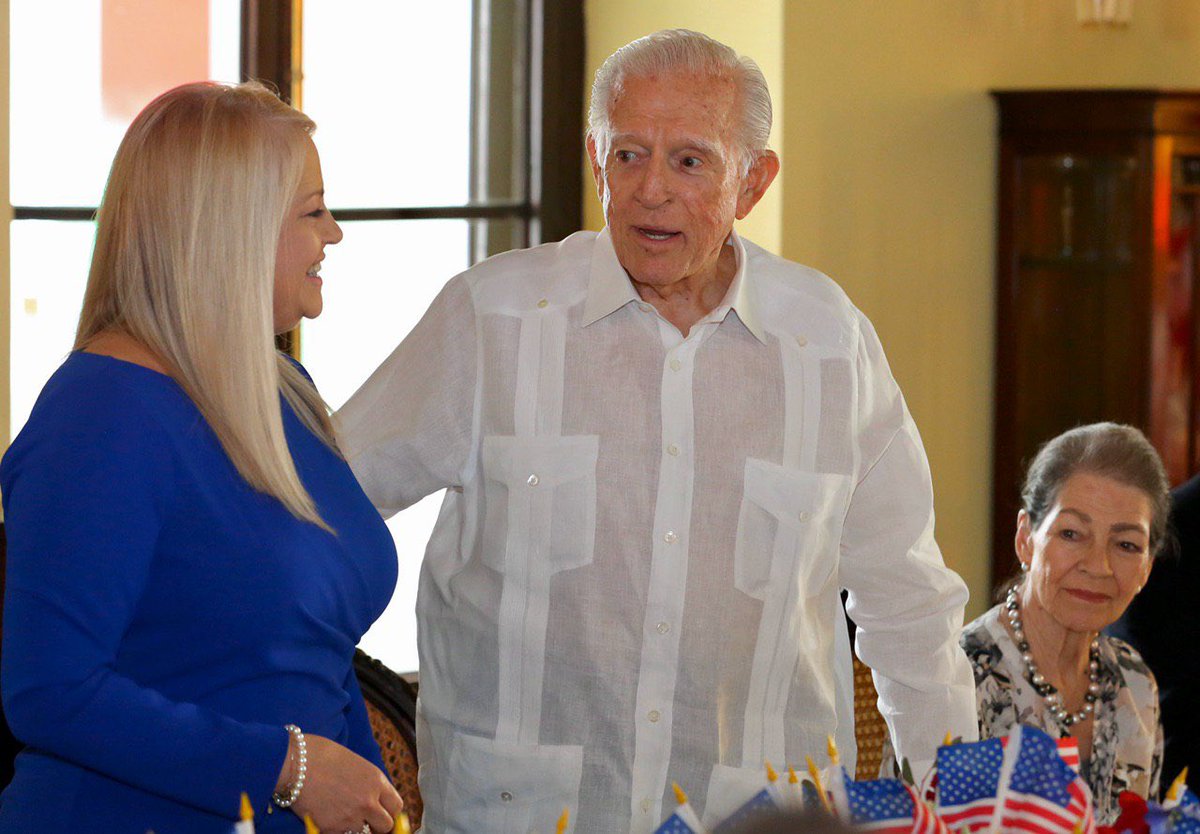 wandavazquezg's tweet photo. Felicito en su cumpleaños a un defensor de la igualdad plena para nuestro pueblo, Don Carlos Romero Barceló. Su trayectoria en el servicio público habla de su compromiso con los humildes. Agradecida siempre por su apoyo y confianza. ¡Dios le siga bendiciendo y dando salud! https://t.co/OkmDDbAyqH