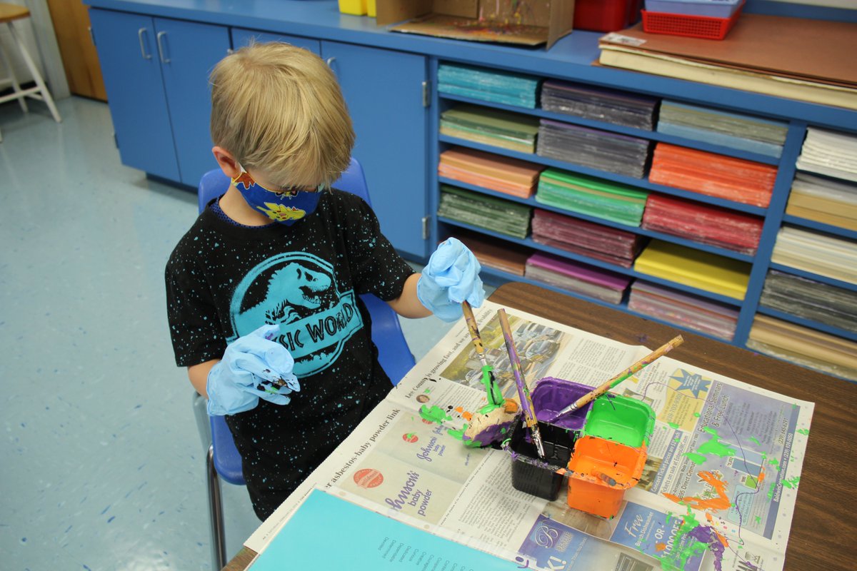 canterburyftmy's tweet photo. Please join us in celebrating Canterburyโs One Den Initiative! This #FunFriday, we want to highlight our Kindergarten students having fun! They are painting rocks that will soon go in the garden next to the Sensory Path. #OneDenCanterbury #OneDen #cburyproud https://t.co/ybvx559SWD