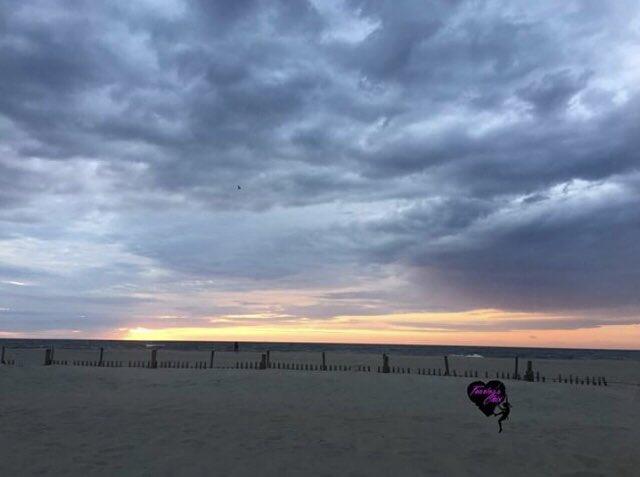 FearlessChix's tweet photo. It’s important to unplug and recharge. 
#beach #camping #beachlife https://t.co/CYhscqIX0e