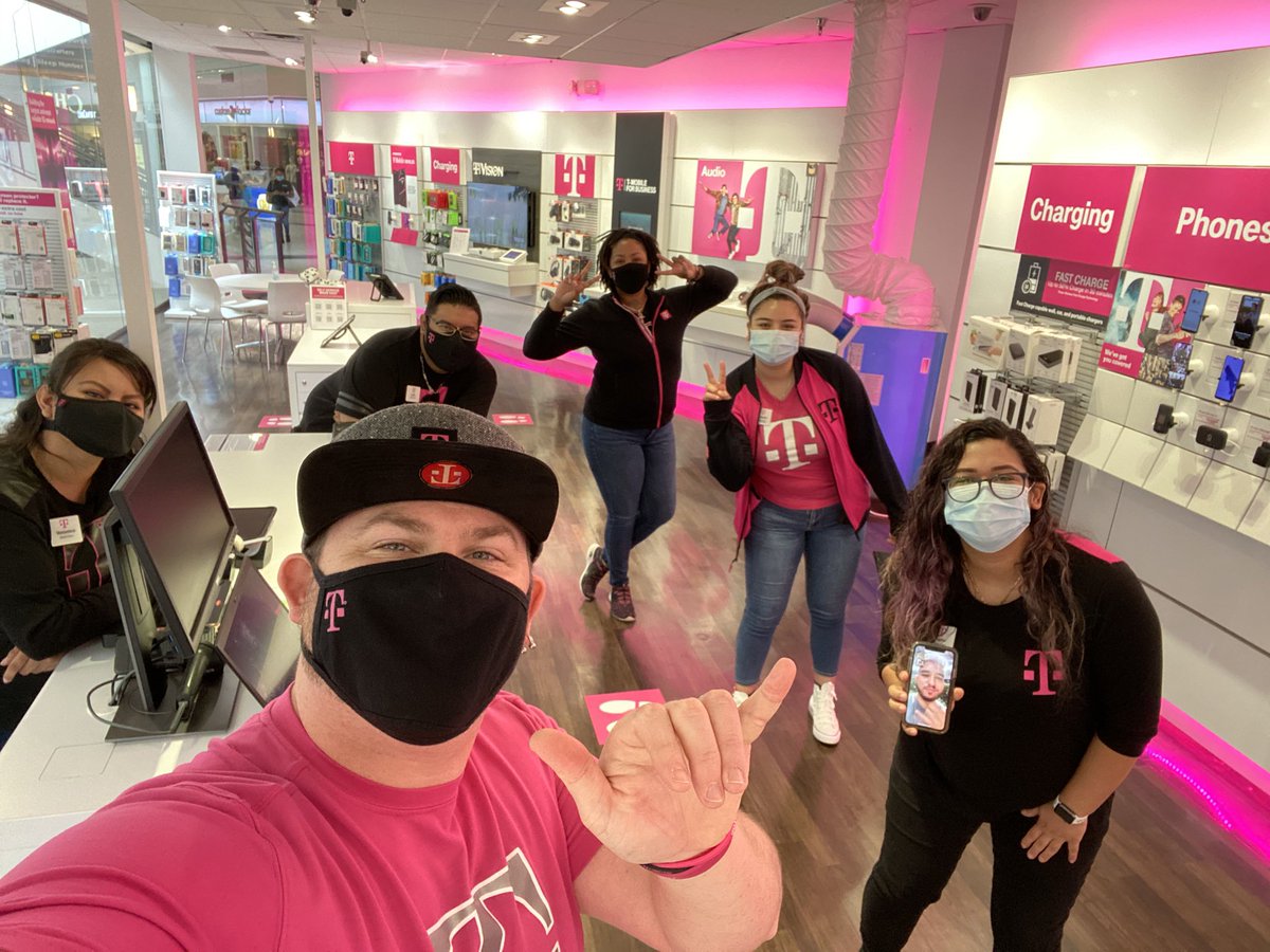 emyscey's tweet photo. The #TownEastMallStars are here for you this Labor Day Weekend. Switch and weβll hook you up with 20% off your bill for life!!
#HeatoftheEast #TXEastElevates #SouthNeverSettles
#OneTMOSouth https://t.co/ml6YGWh4Sl