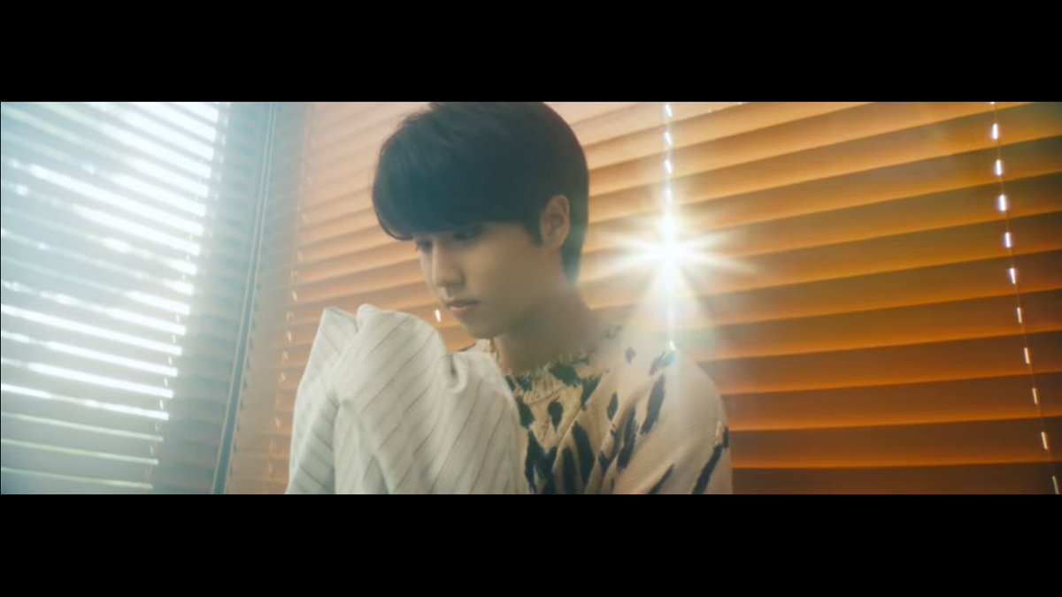 StrayKidsPL's tweet image. 🔎| STAY! Zastanawialiście się kiedyś, dlaczego Han we wpisie dotyczącym coveru "Congratulations" użył hasztagu #GetCool? 
Co powiecie na takie spostrzeżenie dotyczące teaseru do piosenki, pt."EX" i MV, właśnie do piosenki "Get Cool"?

@Stray_Kids #straykids #INLIFE #jyp #kpop