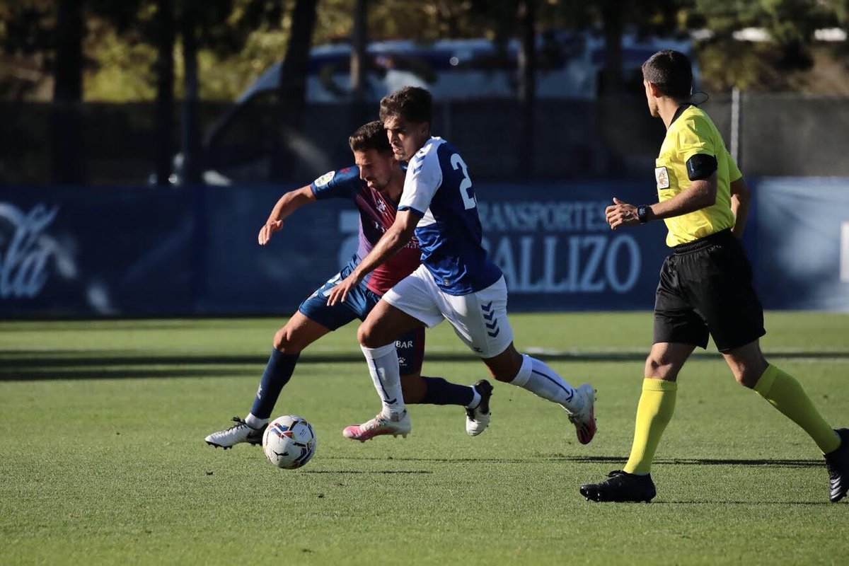 CESabadell's tweet photo. ⏱ FINAL del partit a la CE de Pirámide | @SDHuesca 3 - @CESabadell 0

Derrota del @CESabadell en el segon test de pretemporada. Bones sensacions globals malgrat el resultat. 

Seguim, equip! 

📸 @SDHuesca 

#5000Arlequinats | #SentlOrgullArlequinat https://t.co/sU85DDRtYQ