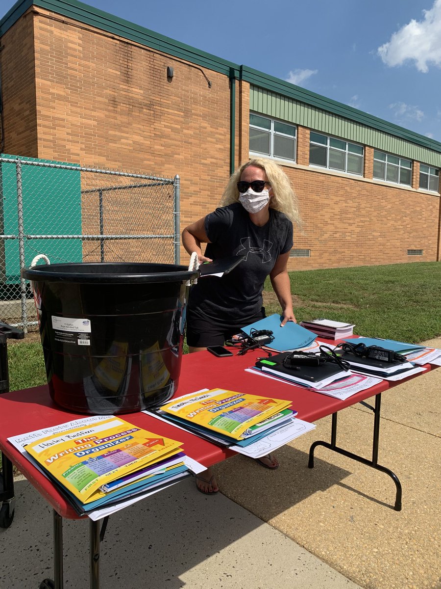 lisaehubbardcbe's tweet photo. Getting ready for virtual Tuesday. ⁦@MrsEppihimerCBE⁩ ⁦@MrSweeneyCBE⁩ ⁦@ClaraBartonElem⁩ https://t.co/RMrnyWpJPn