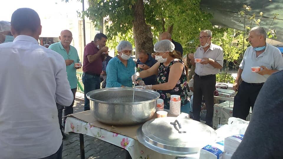 AkPartiTunceli's tweet photo. 📍Hozat 🤲🇹🇷

İlçe Başkanımız @TeyyarOrhan ve İlçe Teşkilatımız vatandaşlara aşure dağıttı. 

Hak hizmetlerini kabul etsin... 
@RTErdogan @Akparti https://t.co/uqlhLQA78H