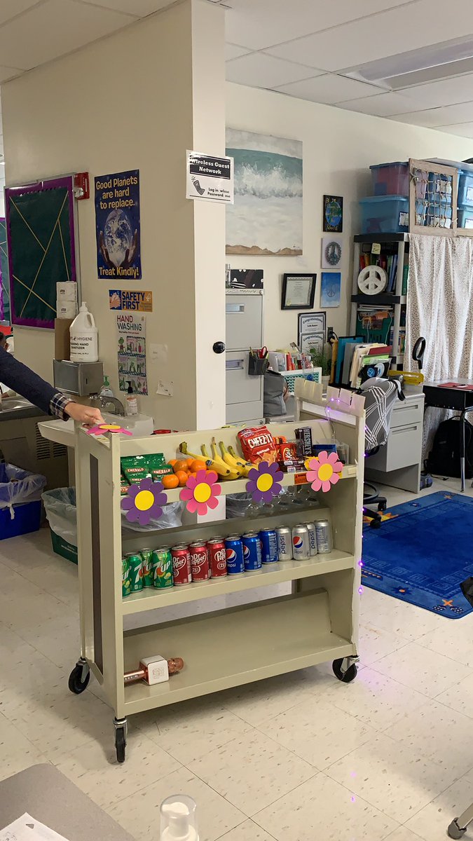 WandaVinsongirl's tweet image. What an amazing celebration of teachers and week one! Thanks so much @bowtiedAP &amp;amp; @riveiro_denyse! 💜💜💜#myadminrocks #luckyteachers @SDHCMagnet @HCPSLeaders @HCPSArea1