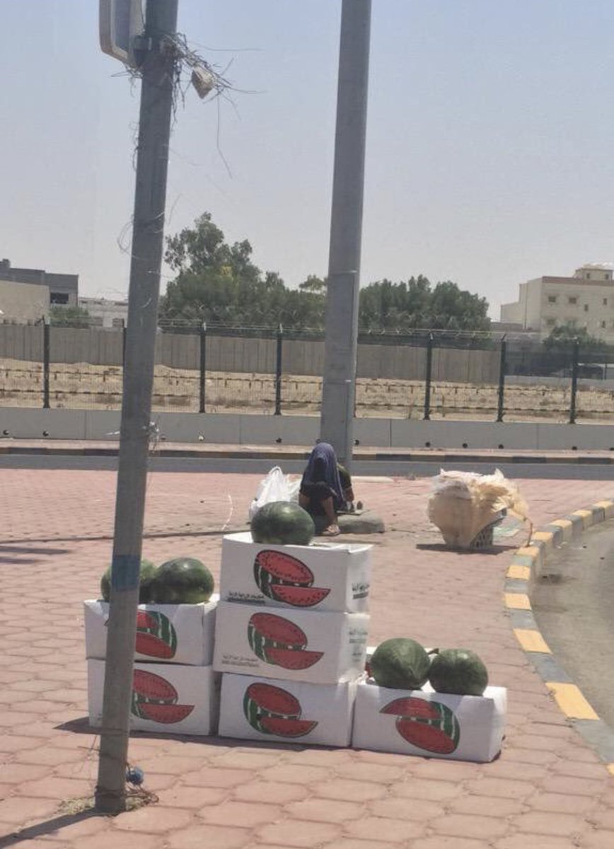 engel20152015's tweet photo. #هيثمنا_الامل_اولادك_بلاعمل
#المسرحين_يستغيثون_السلطان 
_عدد السكان مليونيين ونصف
_نملك النفط والغاز والمعادن
_الشباب بين باحث عن عمل ومسرح
_اطفال يفترشون الارض تحت اشعة الشمس

خير كثير وشعب فقير!!!! https://t.co/evNaf6WG7n