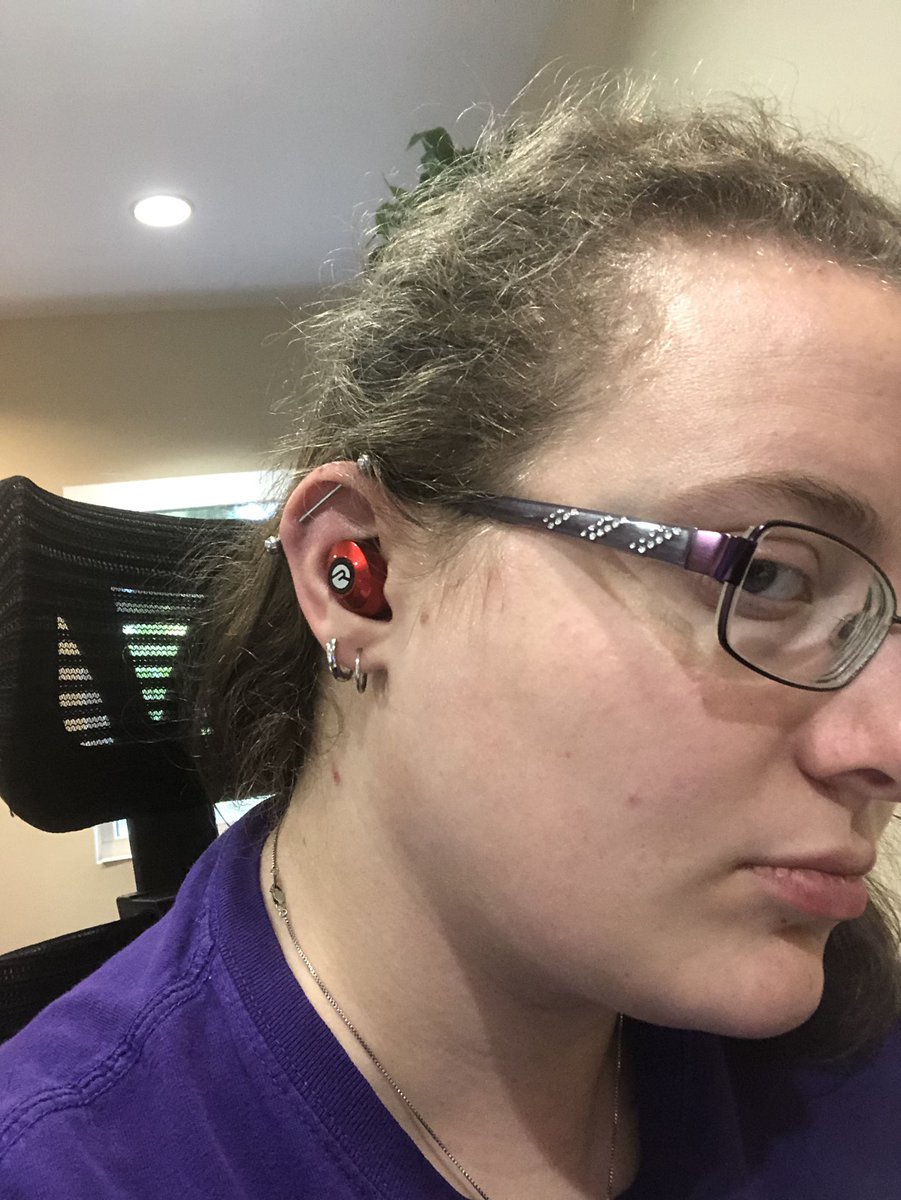 lessthansarah's tweet photo. At work listening to @BeatemupsWood’s stream from last night on my new #raycons 🙌 https://t.co/xUXRRBJ9l3