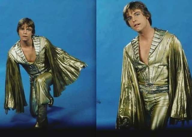avenger_ginger's tweet photo. @HamillHimself is this real or photoshopped??? https://t.co/bqq923hieX