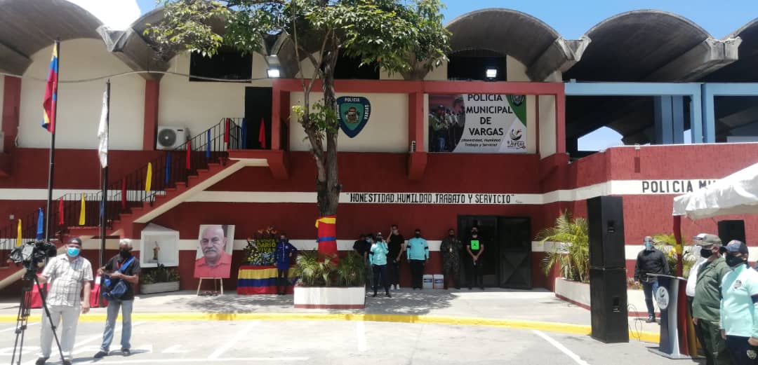 AB_COMANDOIMB's tweet photo. #04SEP El COMIMB acompaña al Gobernador del Edo #LaGuaira GJ García Carneiro y al Alcalde del Municipio Vargas Dr. José Teran en la inauguración del módulo policial Cmdte Honorario DARIO VIVAS para honrar la memoria de este revolucionario de espíritu Antimperialista y Bolivariano https://t.co/KPst38cz05