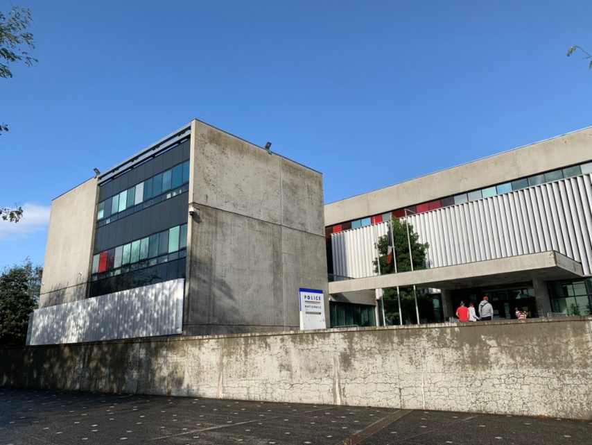 esquintelille's tweet photo. Selon le parquet, le jeune homme mort en G.A.V à Lille n'est pas décédé suite à des violences subies par les policiers, et souligne la présence de psychotropes dans le sang du disparu. Une enième stratégie pour cacher un cas de #ViolencesPolicières ? https://t.co/edmDj71FeE