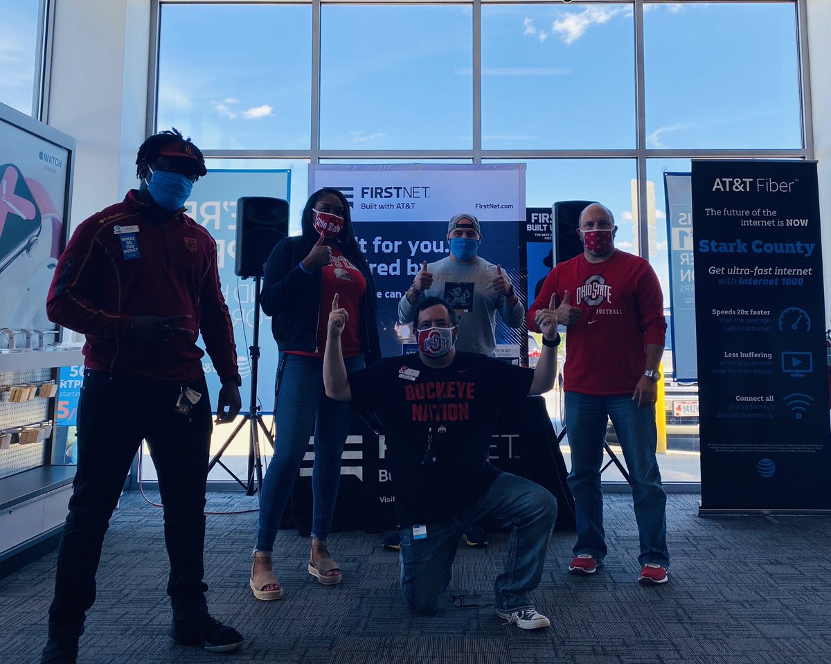 Portage Squad our here celebrating #CollegeColorsDay!! Ready for a big weekend!! #lifeatatt <a href="/LorenzoWells6/">Lorenzo Wells</a> <a href="/DanBrechbill/">Dan Brechbill</a> <a href="/BIGBizDecker/">Eric Decker</a> <a href="/WilliamGStovall/">William Stovall</a> <a href="/ATT/">AT&T</a> @theeastregion