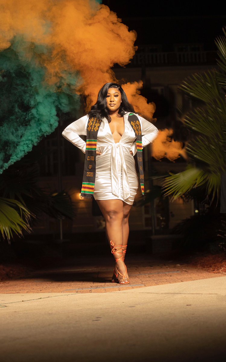 _AdmireBri's tweet photo. Just when they thought it was over 🎓 
Degreed 
Magna Cum Laude 
B.S in Criminal Justice 
#FAMUGRAD 🐍 https://t.co/YkhozckROf