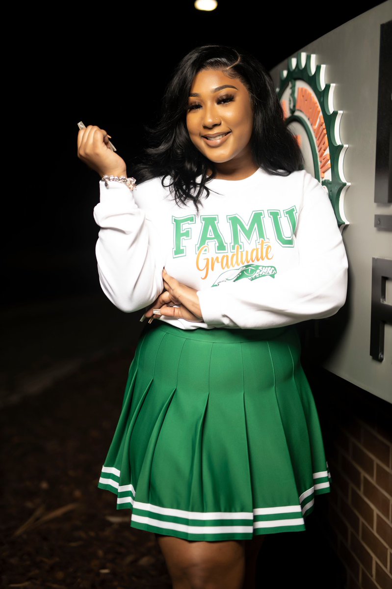 _AdmireBri's tweet photo. Just when they thought it was over 🎓 
Degreed 
Magna Cum Laude 
B.S in Criminal Justice 
#FAMUGRAD 🐍 https://t.co/YkhozckROf