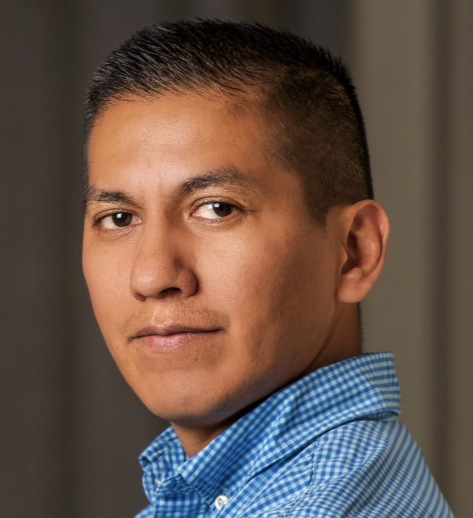 MennonitesUSA's tweet photo. Our latest #LearnPrayJoin Immigration Justice: Radical Hospitality come from Ulises Arenas who is a pastor at Iglesia Buenas Nuevas and moderator of Iglesia Menonita Hispana. Arenas call us to think “más allá” about the immigrants in your midst. https://t.co/BrHRILXUtI https://t.co/sdDsLZjtqN