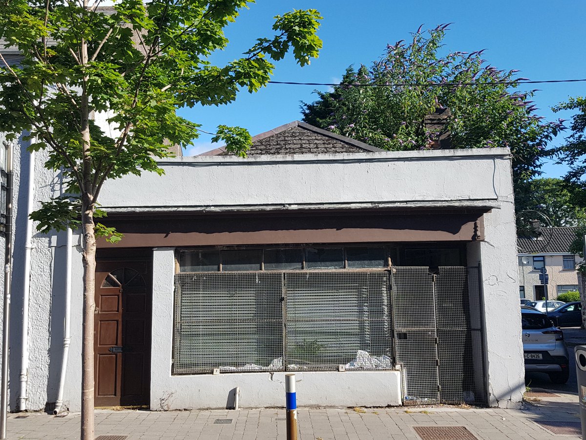 very similar empty shop facing onto a lovely old street, this time on other side of River Lee in Southside  #Corkagain a small building, potential for a nice, functional space with economic function #dereliction  #regeneration  #beauty  #wellbeing  #economy 