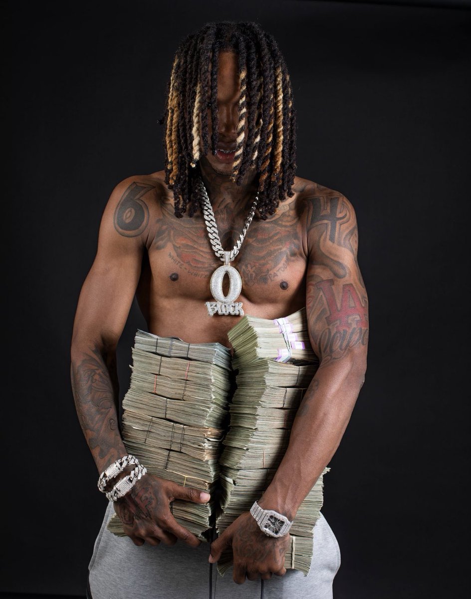 KingVonFrmdaWic's tweet photo. Hold Yo Own Weight Bitch ass nigga. #TheMotivation 📸: @TheCamKirk https://t.co/11uJOA2kpk