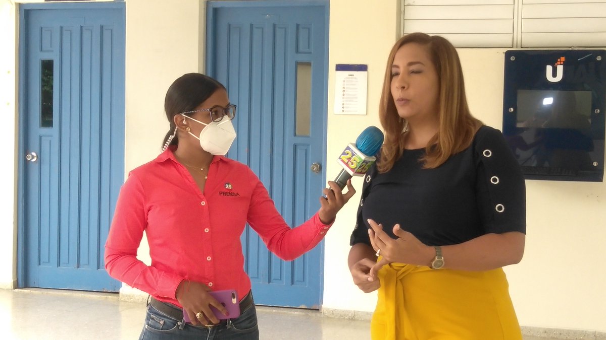 UAPATEINFORMA's tweet photo. Entrevista a la directiva Reyna Hiraldo Trejo para hablar del V Congreso de Estudiantil de Investigación Científica y Tecnológica ( CEICYT) del @MESCYTRD , para el noticiario Cibao Noticias, del Canal25 . Se realizará en la UAPA.

#UAPA #CEICYT #Investigación #Virtual https://t.co/a28vJ9u6AS