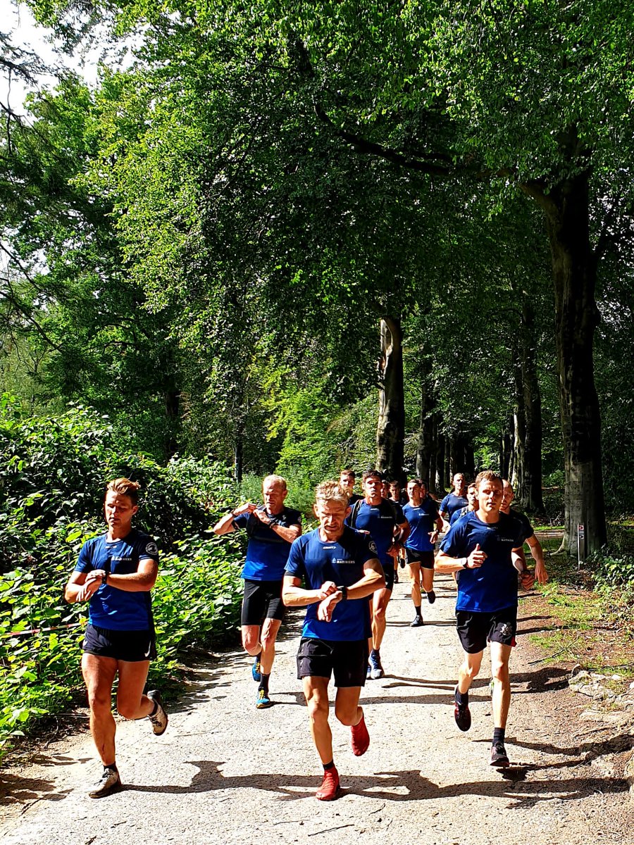 2020Wrs's tweet photo. Het team was weer bijeen! We hebben 25,5 km gemaakt door de bossen van de Utrechtse Heuvelrug. 
#WRS2020 #KorpsMariniers https://t.co/cT5OwqNeI6