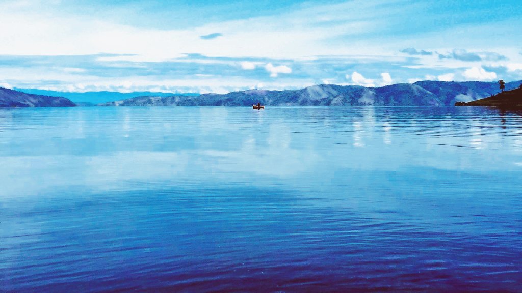 ikazerwanda's tweet photo. #visitrwanda and go on adventures to explore #thousandrollinghills and #lakes.
#nature #greenhills #lakeshore #sparklingwaters #stunningsunset #sunrise #boatride #canoeride #fishing #communitywalk #1000smiles #rwandaful #ikazerwandatours https://t.co/lmtM4BvCP5