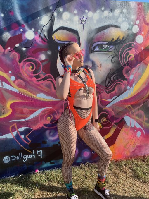 I miss festivals!!! FUCK!!! Not even a convention to look cute at.. Damn. https://t.co/mtotvrbhFc