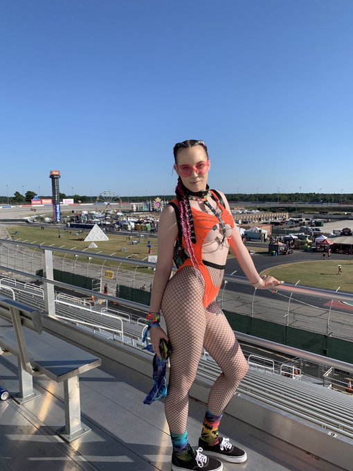 I miss festivals!!! FUCK!!! Not even a convention to look cute at.. Damn. https://t.co/mtotvrbhFc