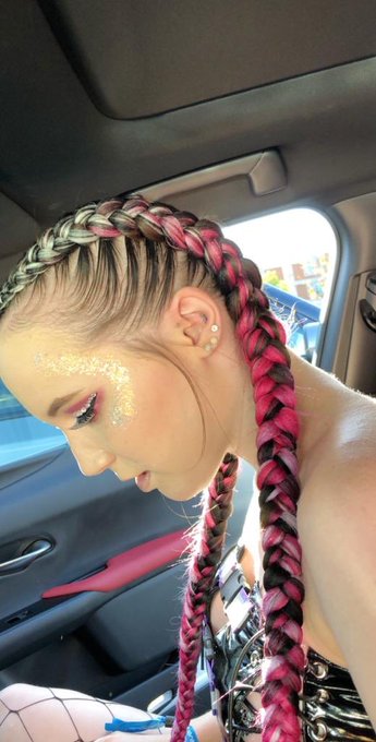I miss festivals!!! FUCK!!! Not even a convention to look cute at.. Damn. https://t.co/mtotvrbhFc