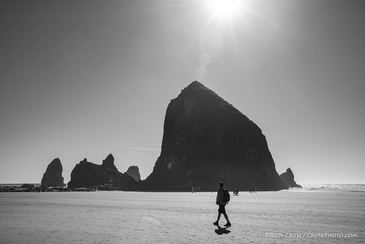 RichOnOWN's tweet image. #HaystackRock #CannonBeach #Oregon. #blackandwhitephoto #ThePhotoHour