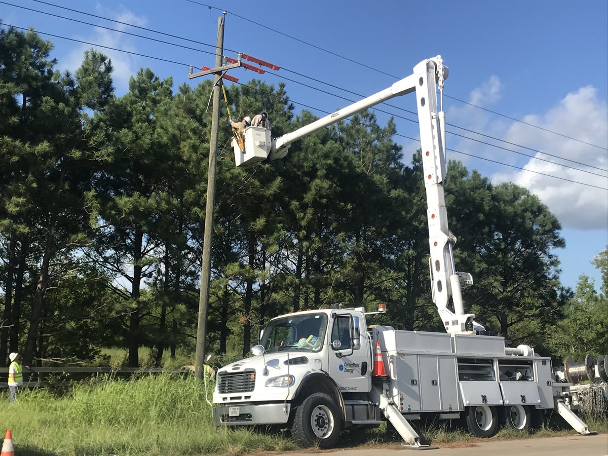 CenterPoint's tweet image. The safety &amp;amp; well-being of employees &amp;amp; communities impacted by #HurricaneLaura remain top priorities so our charitable foundation committed funds to local nonprofits &amp;amp; to an employee relief fund to support colleagues directly affected. Details: centerpointenergy.com/en-us/corporat…. #CNPCares