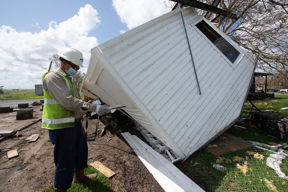CenterPoint's tweet image. The safety &amp;amp; well-being of employees &amp;amp; communities impacted by #HurricaneLaura remain top priorities so our charitable foundation committed funds to local nonprofits &amp;amp; to an employee relief fund to support colleagues directly affected. Details: centerpointenergy.com/en-us/corporat…. #CNPCares
