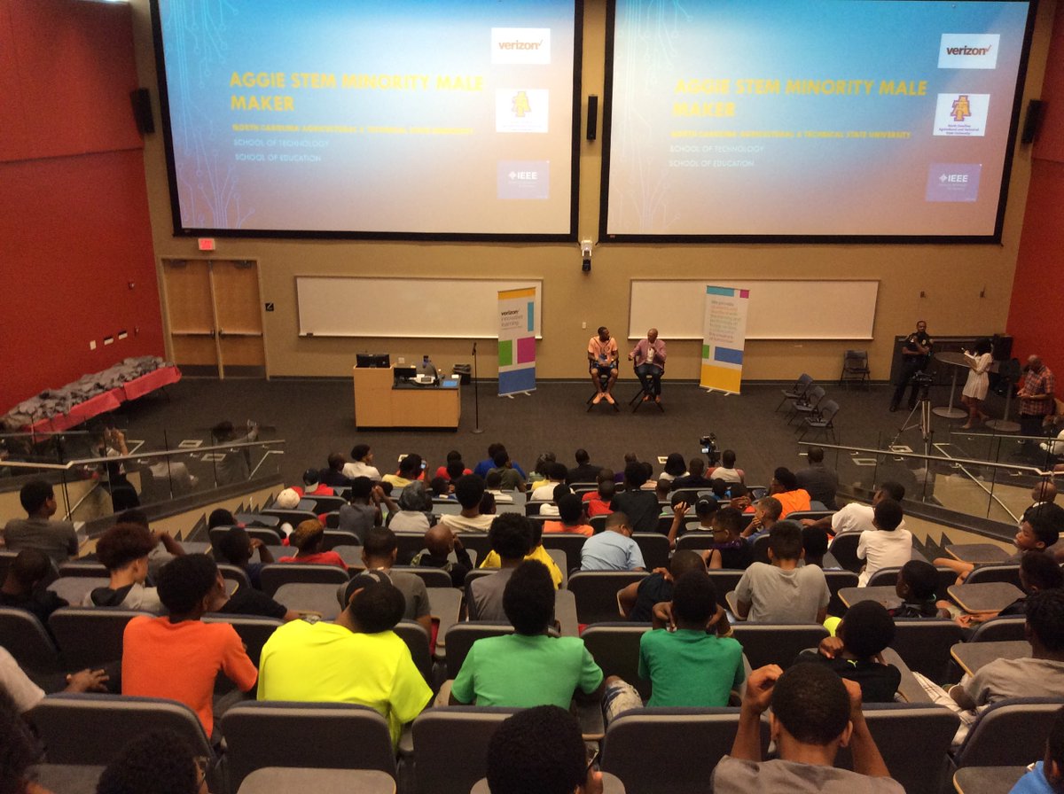 NCAT_VIL_MM's tweet image. In 2016, Entertainment Mogul @KevinLiles1 visited the #NCAT #VILMM Program and shared best practices on ways to become a entrepreneur. Several students had the chance to develop tech focused business ideas that included apps and 3D models they designed to pitch for investments.