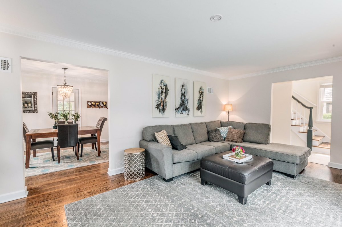 ClosingTimeRlty's tweet photo. Gorgeously appointed #Ravenswood colonial w #UpdatesGalore! Rich stained HWFs &amp; beautiful white trim Modern KIT! Character &amp; detail abound w 2 remodeled baths, balcony, &amp; rec-room. 3-season porch, new cedar fence &amp; brick patio w pro landscaping #ClosingTimeRlty #TosaRealtor https://t.co/FX7wCPBxpn