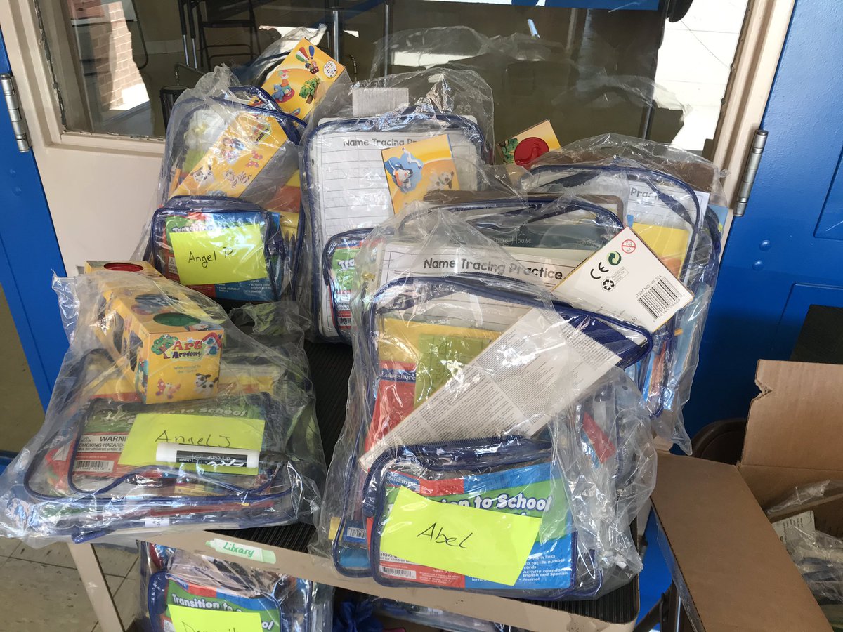 Gilsped12's tweet photo. Thank you Sunrise Mountain PreK Teachers and Paras! Backpack distribution was a success. Students and parents were able to meet their teacher in person today. @EPISDLeeLions  #IAMEPISD https://t.co/5eYFp2LQnQ