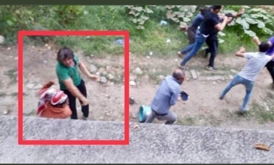 FerhatSeckin8's tweet photo. #sakaryadaişçileresaldırı
Bir çocuk annesine vuracak kadar şereften yoksulsunuz... https://t.co/E59he9mAqq