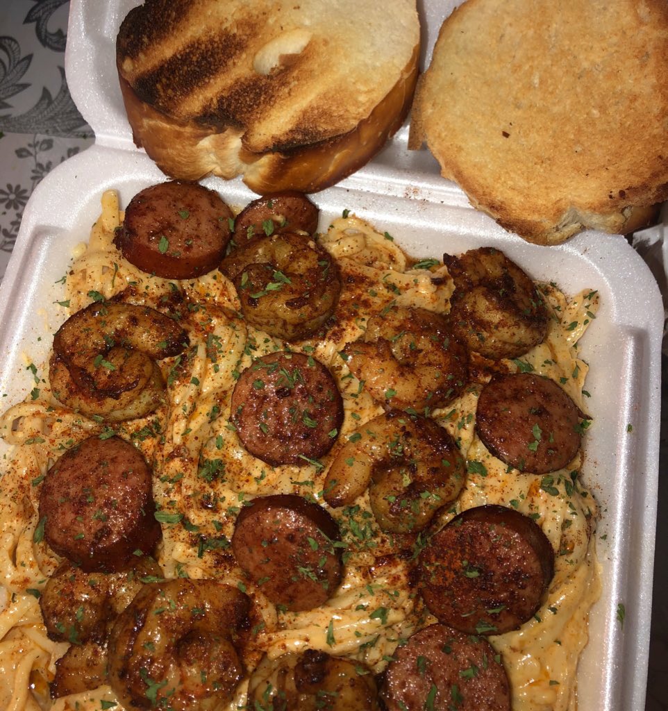 jasmindiaz_'s tweet photo. Hey guys! 💖 My name is Jasmin and i am a self taught at home chef based in noVA! I make meal preps as well as other meals to order! I work around any diet or allergy! It would mean a lot if u would RT so i can reach new clients and follow my cooking page on ig: g0ldchef :) https://t.co/RC4TvFaTLK