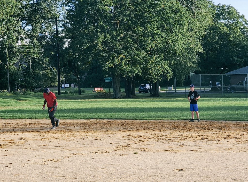 jhascup2006's tweet photo. Love learning from Coach Romano!!!
#14u #oldbridge #NJ #ss #infielder #grind #traineveryday #2hoursaday
@SG_BB_Academy https://t.co/SeTXHUUZVF