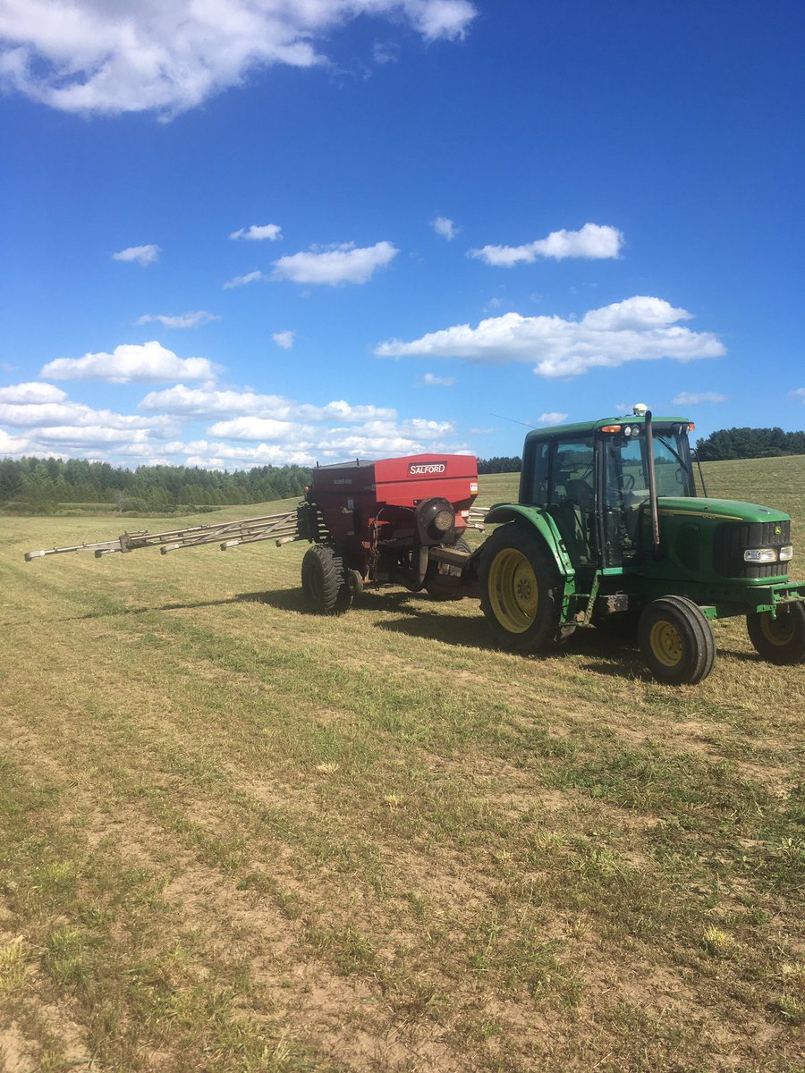 Trevorpennings's tweet photo. Been a busy day finished #4thcut spread manure and fertilizer and loaded a couple loads of corn https://t.co/qGAoLQhAn2