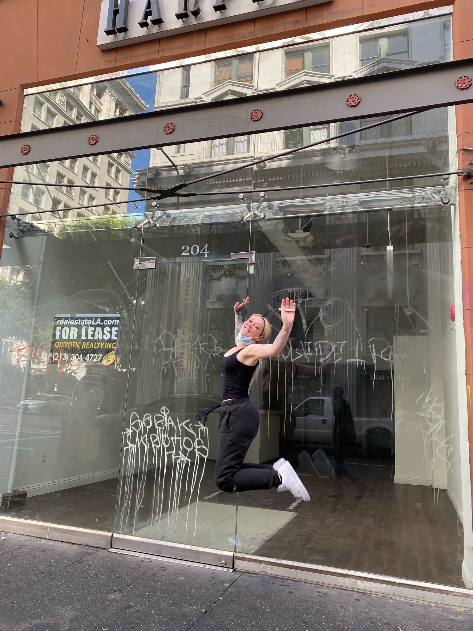 1 pic. Remember how I was saying I wanted a storefront this morning? Well I went out and got one. Heaux Cosmetics will be opening in down town Los Angeles for the holiday season https://t.co/Ea0UpOb6Mu