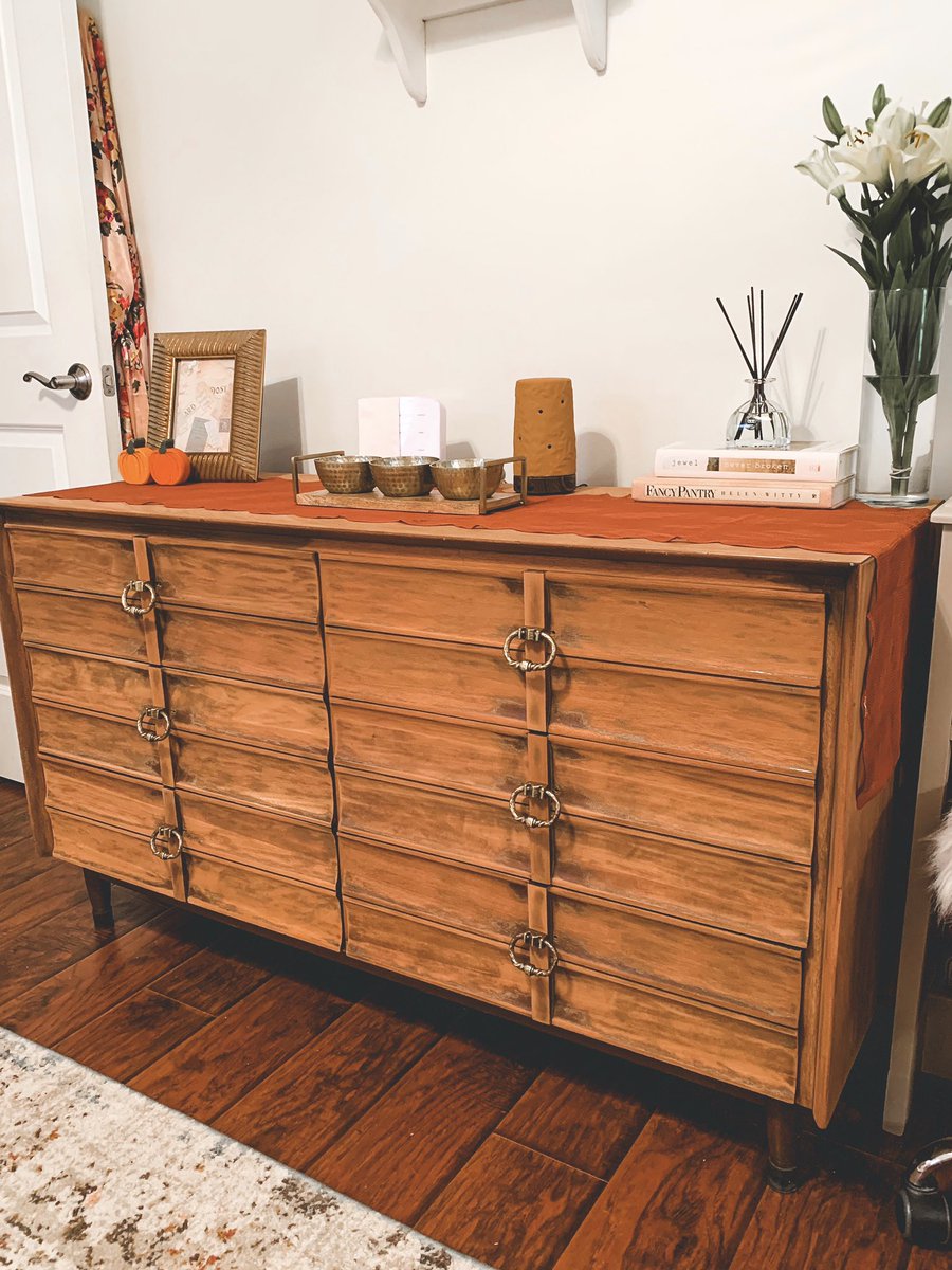 madisonsteelee's tweet photo. I guess I’ll share It here too :)..gave this beaut from FB marketplace a face lift 🤍 https://t.co/IukWBfNzVe