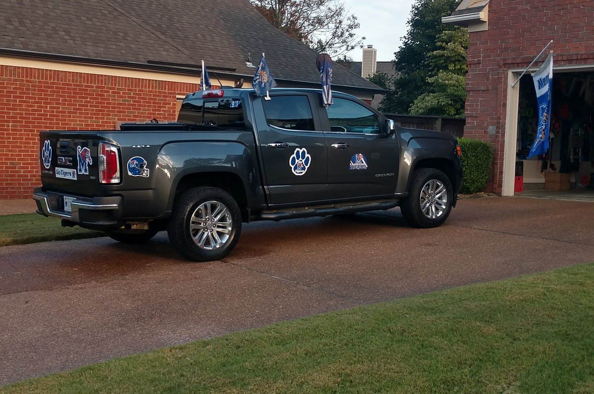 RandyMcTigerFan's tweet photo. #FlagsAFlyin' #NotOnTigerLane
#GoTigersGo! https://t.co/SksPmpTPnA